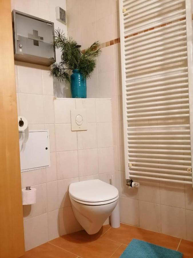 Schoene Wohnung, Zwei Schlafzimmer, Zentrumsnah, Erdgeschoss In Apartment *